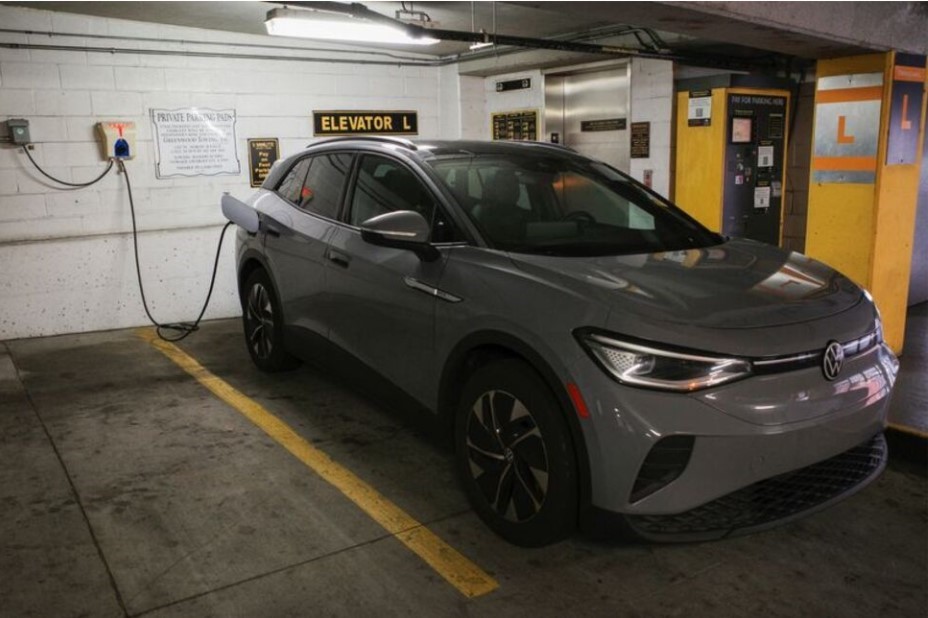 Automakers Urge Trump to Preserve EV Tax Credits, Boost Self-Driving Cars