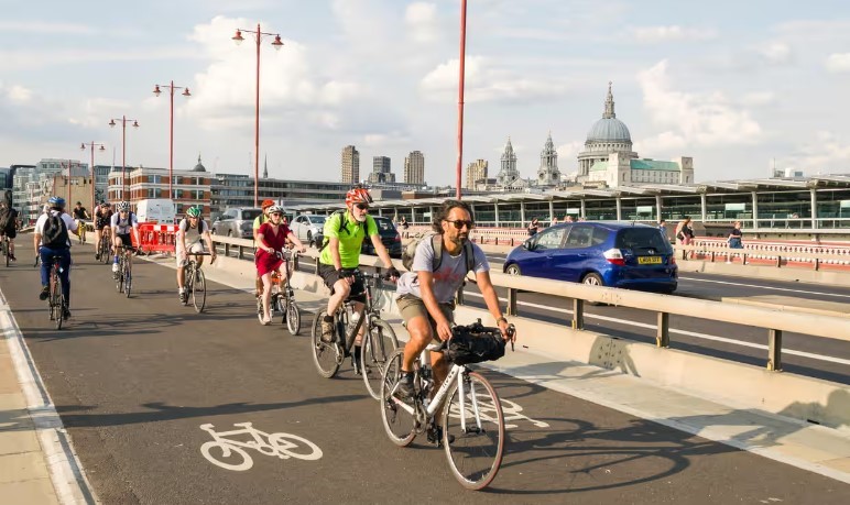 Labour’s Decarbonisation Strategy for UK Transport: A Comprehensive Approach